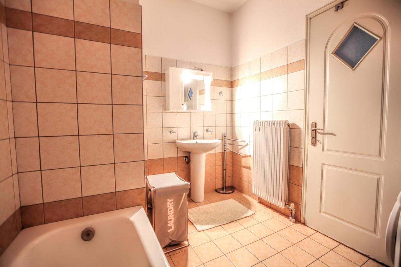 Grand Meteora Central Luxury Apartment Каламбака Екстер'єр фото